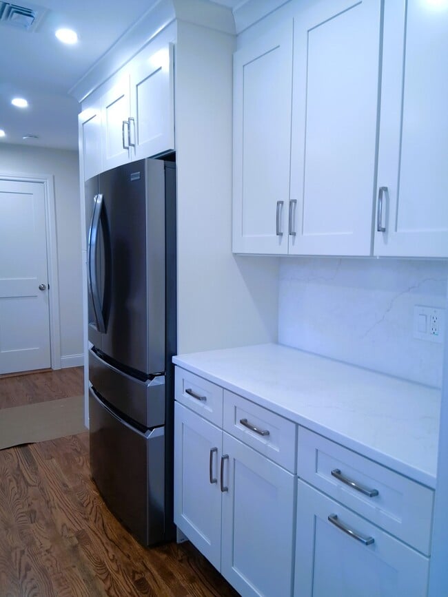 Photo - 34 Old East Neck Rd