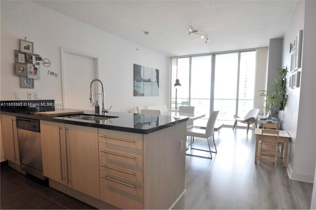 Photo - 79 SW 12th St Unidad 2410S