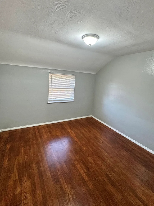 Photo - 233 Saylong Dr