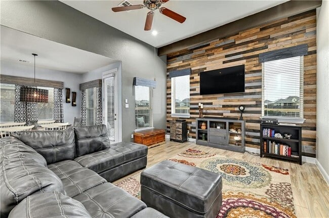 Photo - 6825 Leonardo Dr