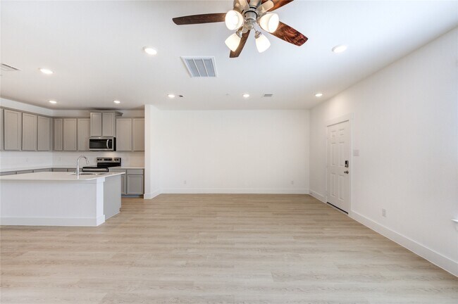 Photo - 11910 Carvalho Dr