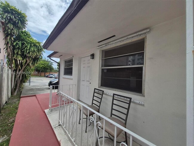 Photo - 1715 SW 4th St Unidad 1717