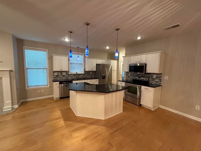 Photo - 1390 Island Town Dr