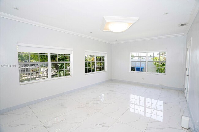 Photo - 16990 NE 5th Ct