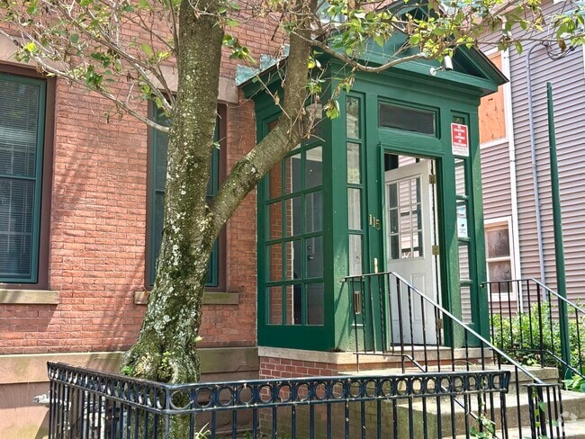 Building Photo - 115 Howe St Rental