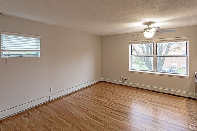 Studio, 1BA - 377 SF