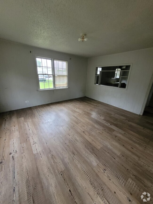 Building Photo - 210 S 7th St Rental