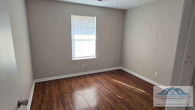 Photo - 1606 Broadway Blvd