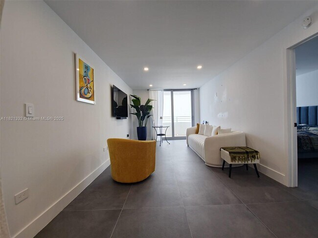 Photo - 5555 Collins Ave Unidad 16P