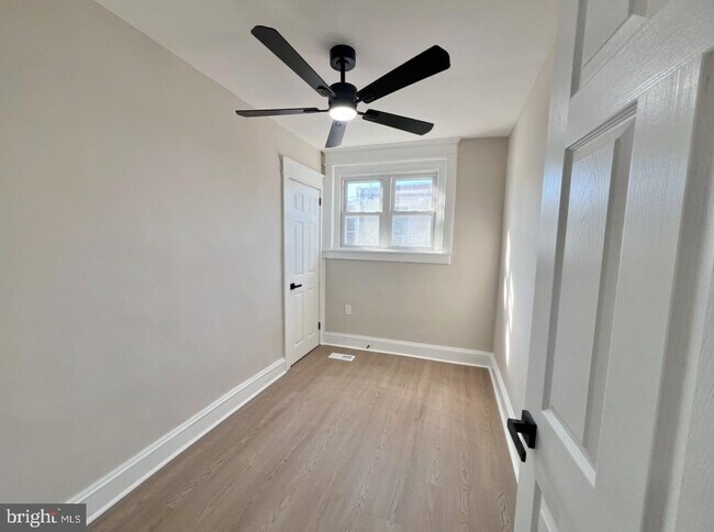 Photo - 5548 Matthews St