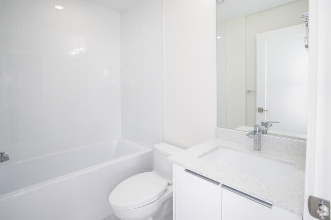 1BR, 1BA - 650SF - Bathroom