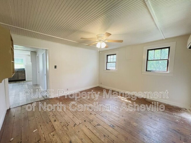 Photo - 164 N Spring St