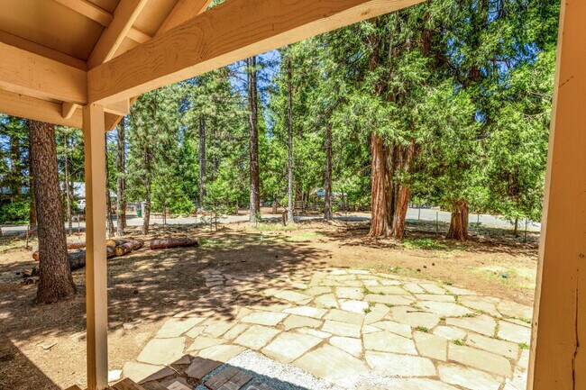 Photo - Beautiful, remodeled & spacious 3-bed 2-bath home in Grizzly Flats