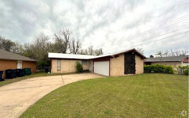 Building Photo - Spacious 3 Bedroom w/ 2 Car Garage Rental