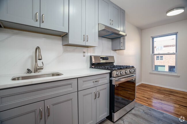 1BR, 1BA - 700SF Kitchen - Beaver Brook Gardens