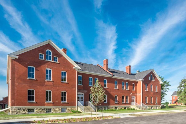 Exterior - Fort Des Moines Apartments