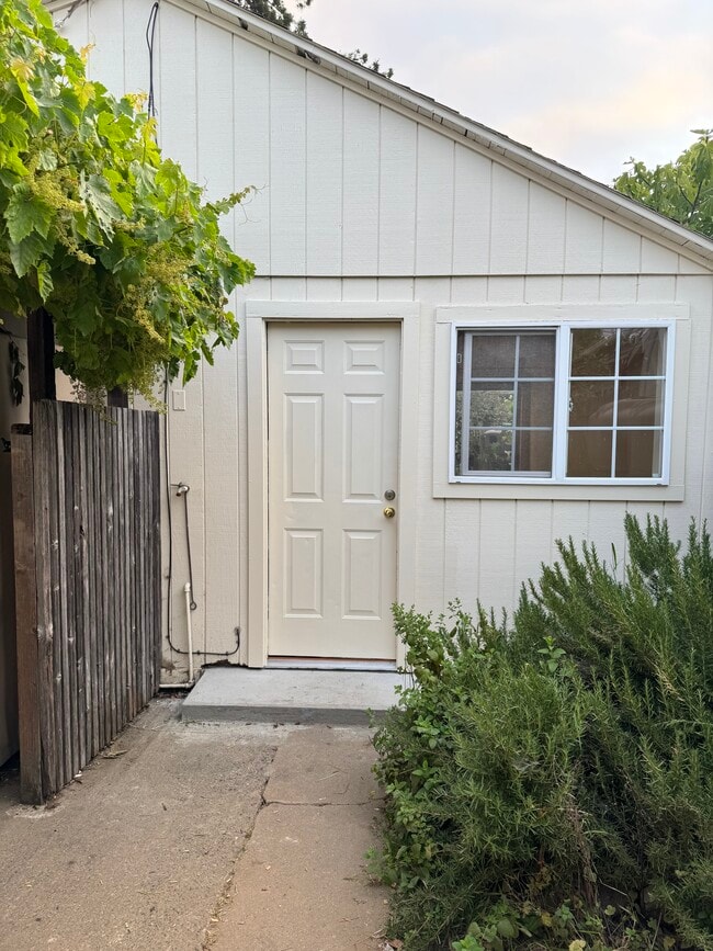 Photo - 421 8th St Unidad Rustic Cottage