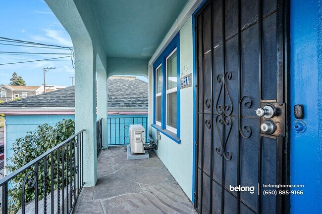 Photo - 831 E 17th St