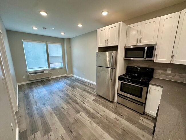 Building Photo - 1629 W Girard Ave Rental