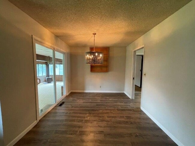 Photo - Desired Greenhaven 4 Bedroom