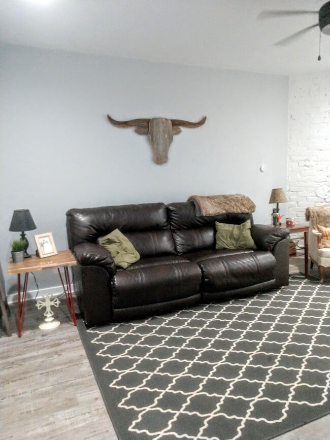 Photo - 110 Handler St