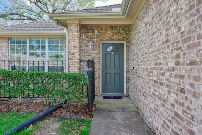 Photo - 717 Cedarwood Dr