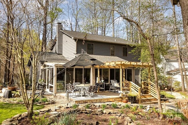 Photo - 929 Autumnwood Ln