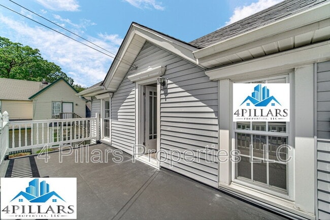 Photo - 162 W Commercial Ave Unit 2 Upstairs