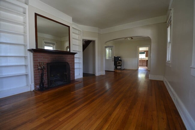 Photo - 99 Bayview Ave