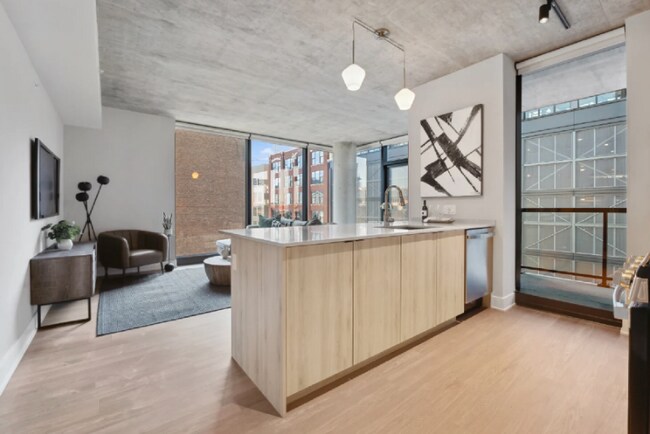 Photo - 1034 W Van Buren St