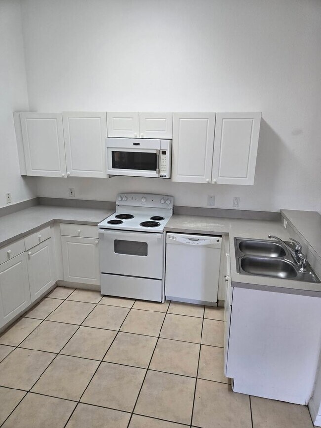 Photo - 2810 Club Cortile Cir Unit B