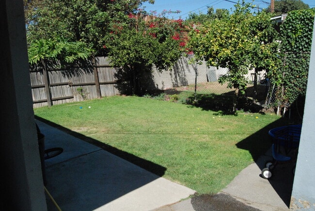 Building Photo - 621 S Shelton St Unit D