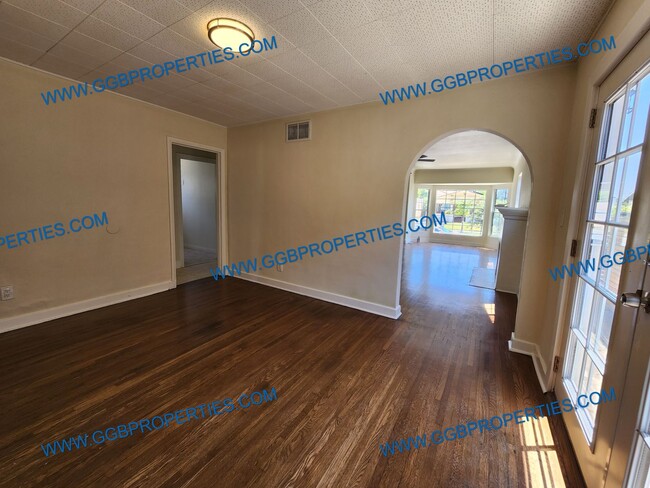Photo - **Move In Special** Charming 3 Bedroom / 2...