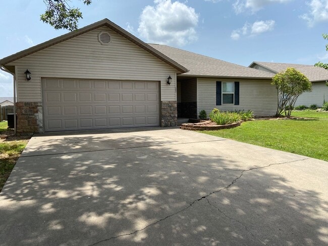 Photo - Single-Family Home in Evergreen Ridge, Hollister