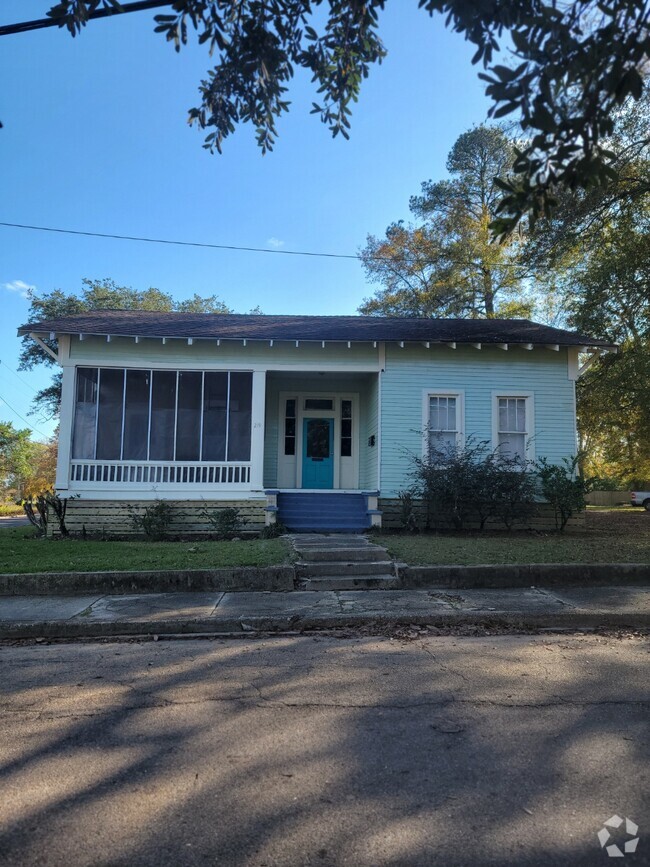 Building Photo - 219 E 3rd St Rental