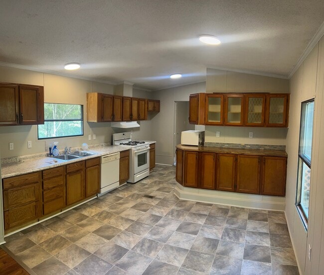 Photo - 1370 Yorkshire Ln
