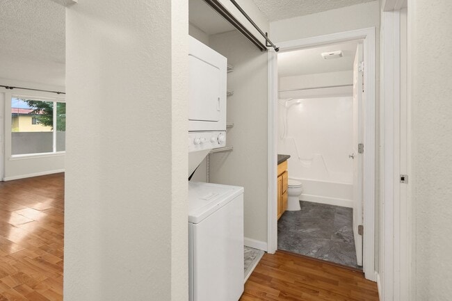 Photo - Stunning 2BR 1BA Apartment with Covered Lanai Unit NU-JAA10012_01