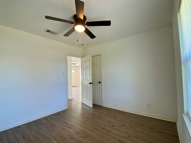 Photo - 4963 Culmore Dr