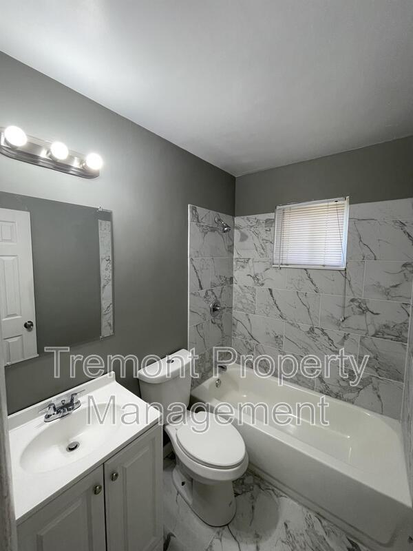 Photo - 1912 Walker Ave