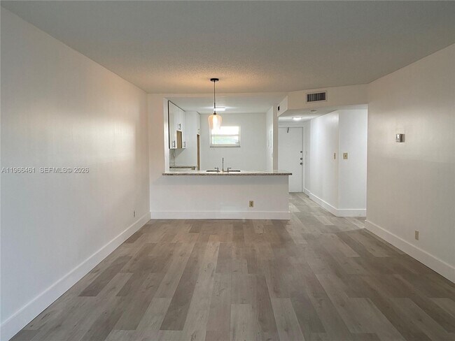 Photo - 1075 Riverside Dr Unit 405