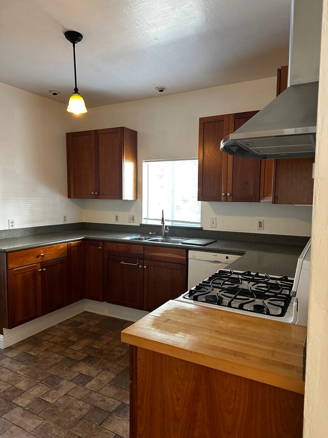 Photo - 932 60th St Apartments Unit 1