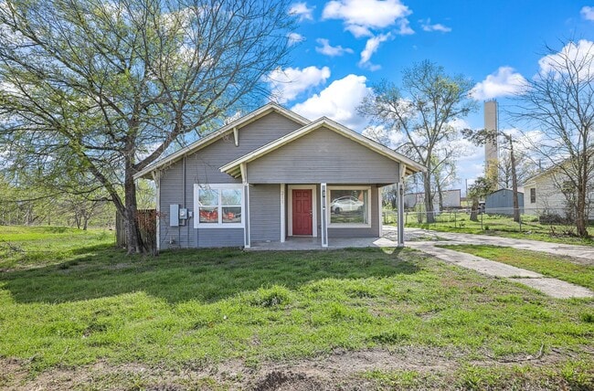 Building Photo - White picket fence cottage, ready to be your next home!