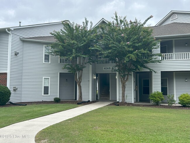 Building Photo - 4140 Breezewood Dr Unit Apt 204