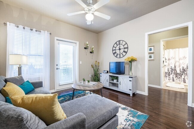 Building Photo - Big Oaks Rental