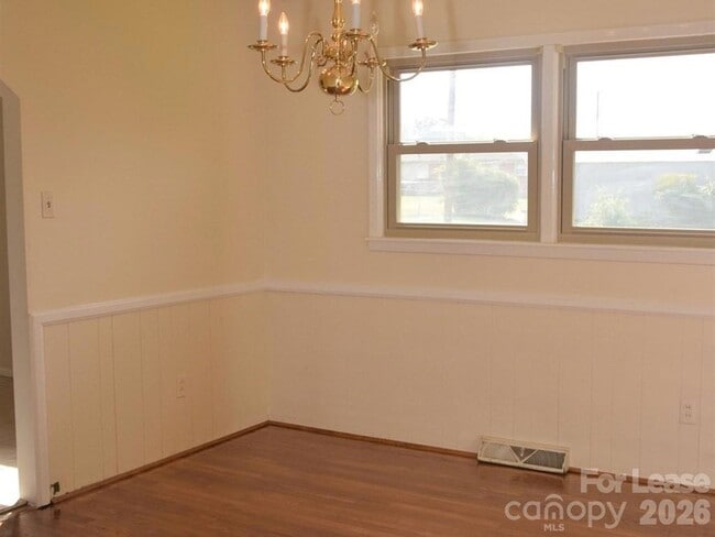 Photo - 1812 Cameron Rd