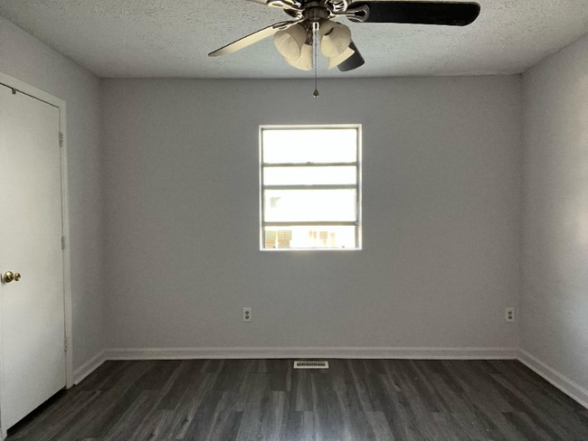 Photo - 1215 Shalom Dr