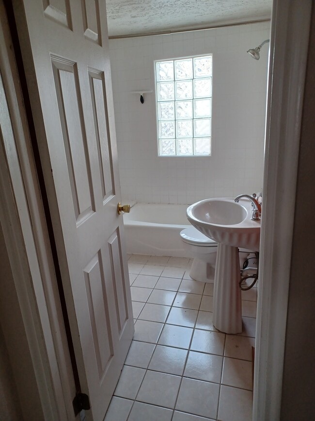 Photo - 621 S Lake St