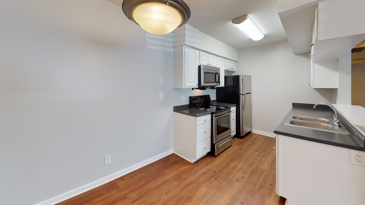 Photo - Franklin Woods - Students: Save up to 10%! Apartments