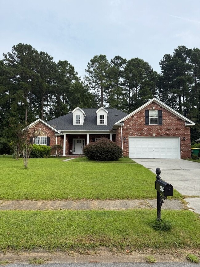 Building Photo - Beautifully Updated 4-Bedroom Home in Pool...