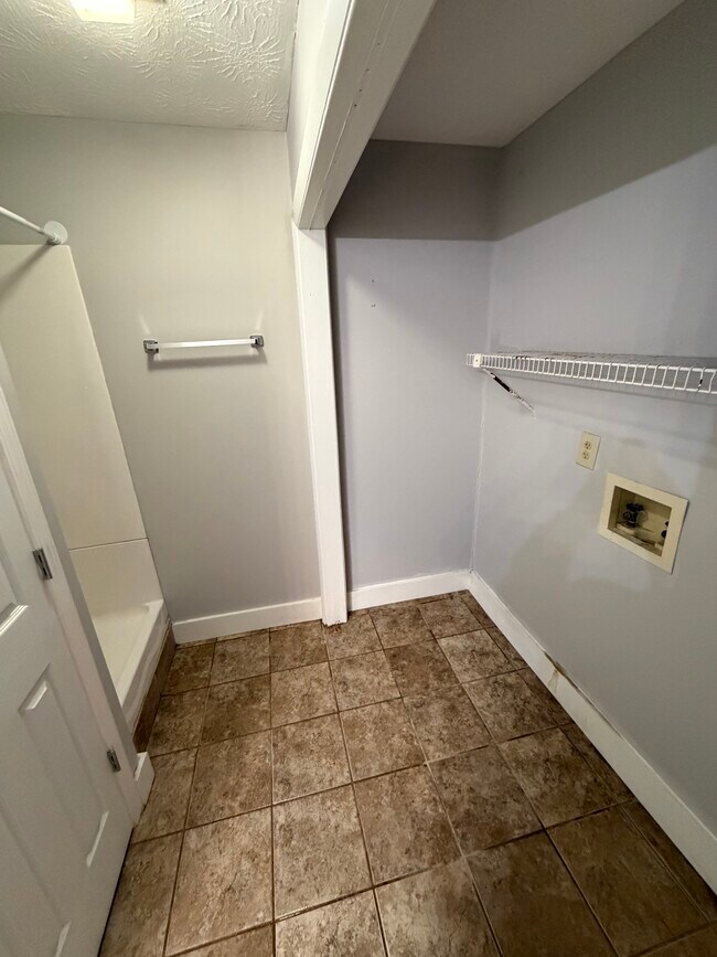 Photo - 180 Valley Ln Unit 5